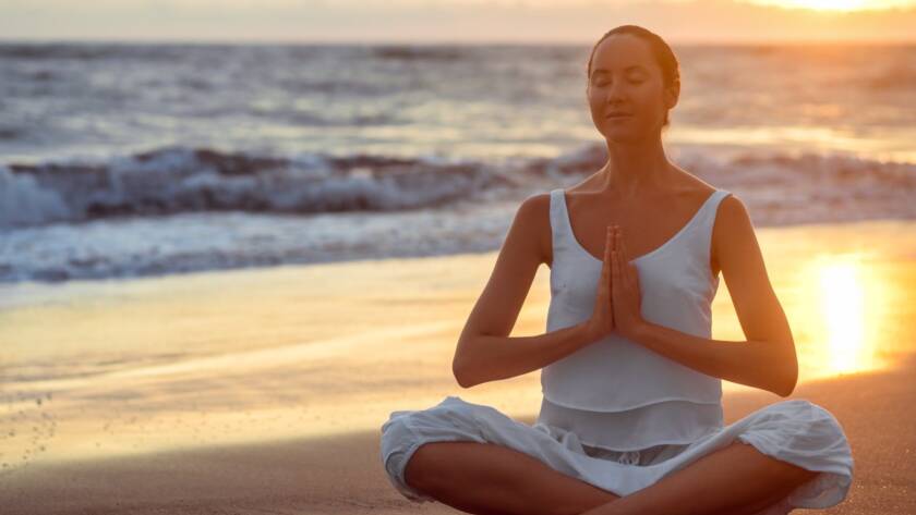 Meditación en la orilla del mar