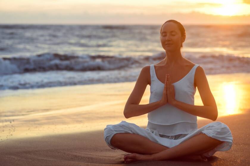 Meditación en la orilla del mar